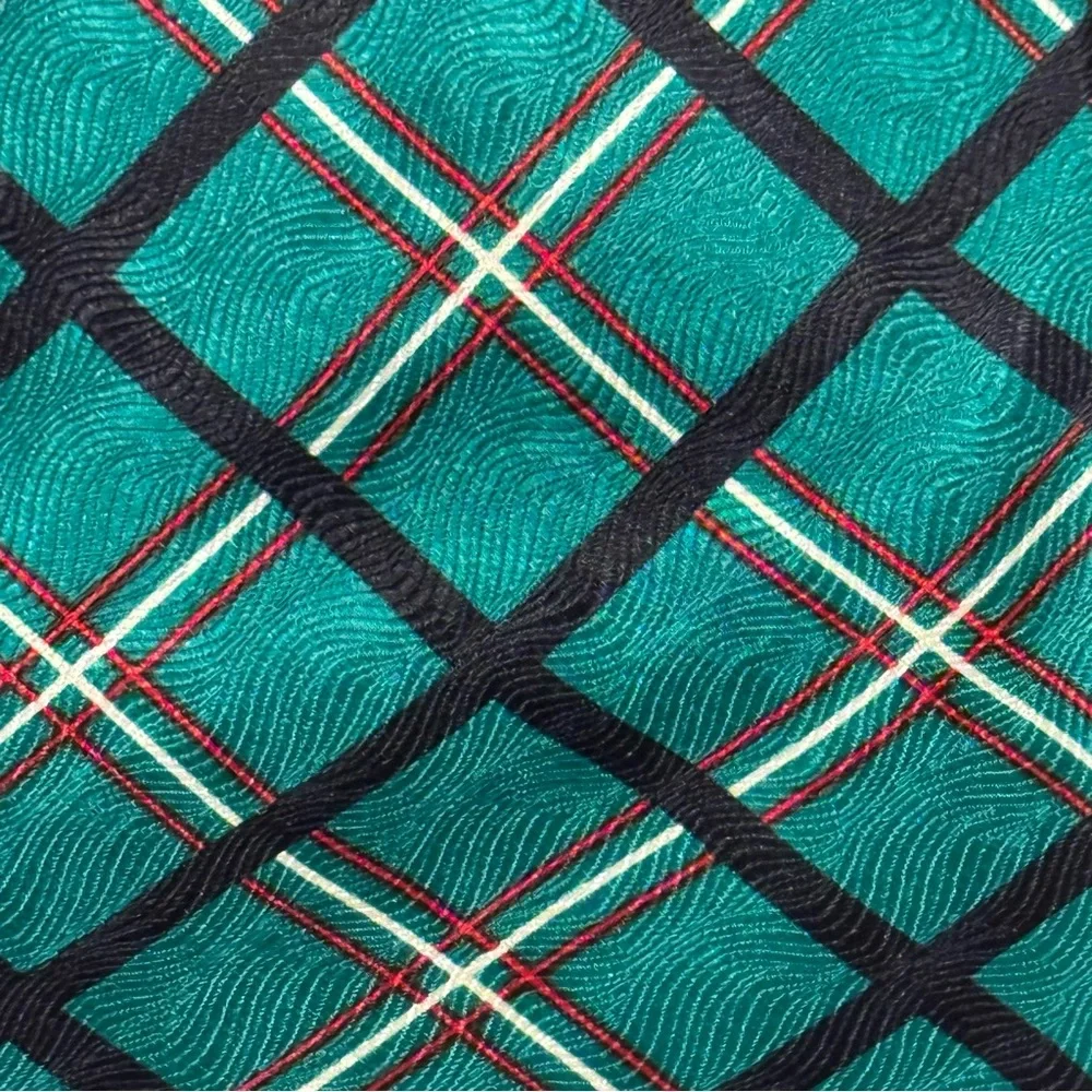 Oscar de la Renta 100% silk green, red black plaid men’s tie Christmas holiday